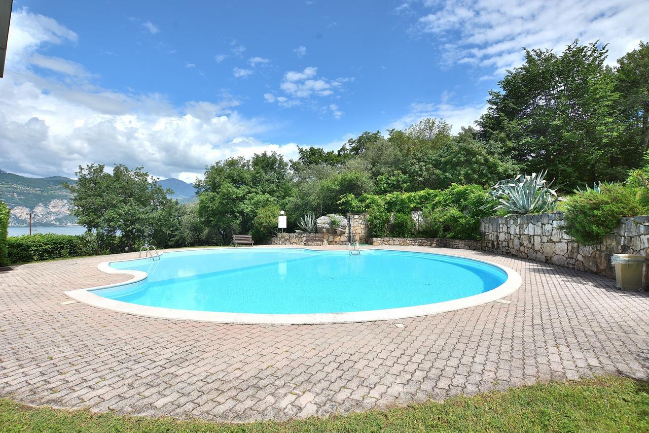 Residenza Candor With Pool Malcesine Bagian luar foto