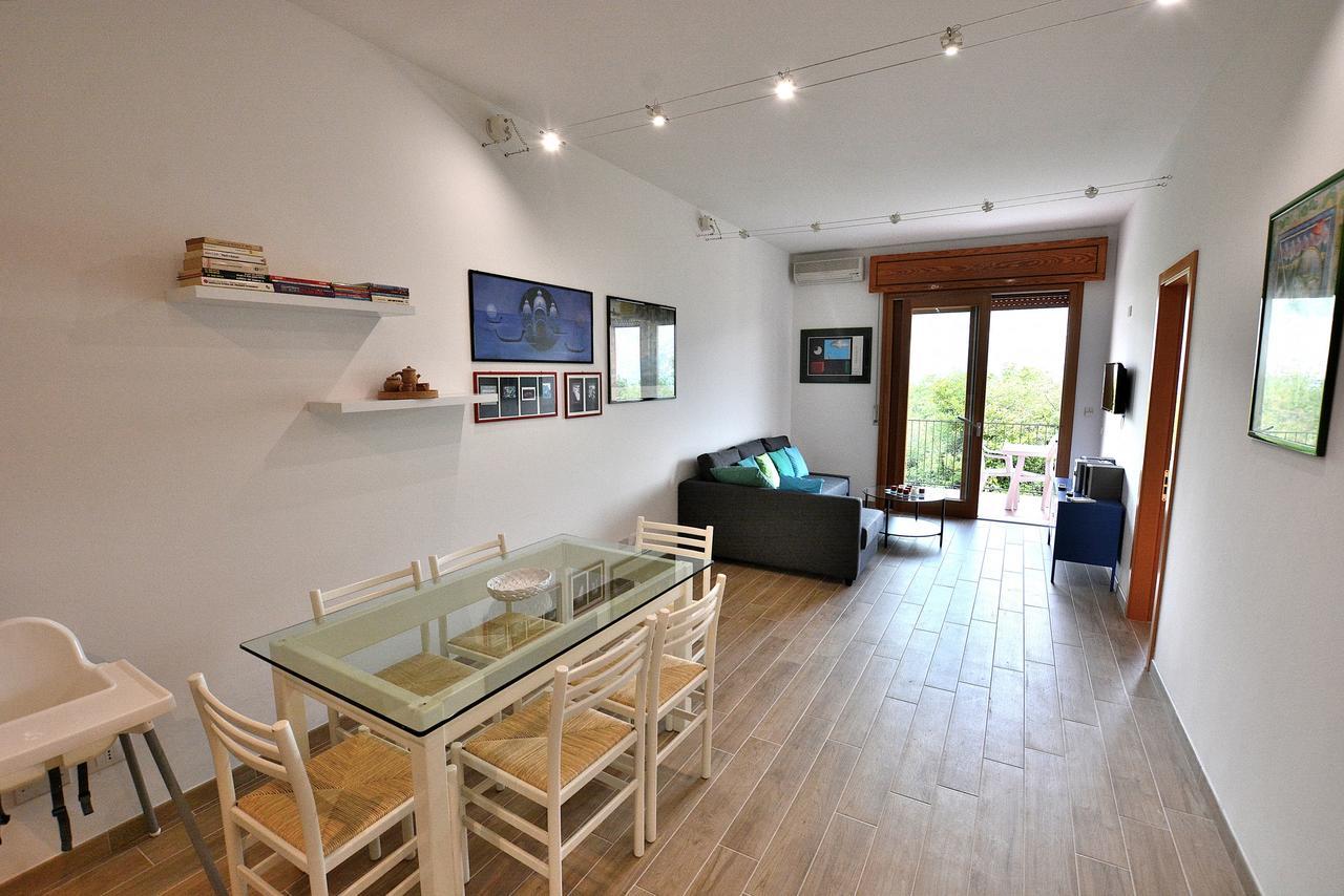 Residenza Candor With Pool Malcesine Bagian luar foto
