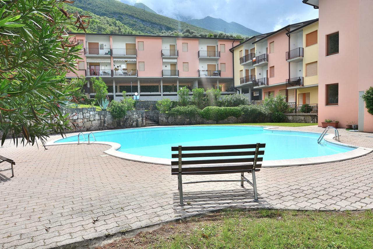 Residenza Candor With Pool Malcesine Bagian luar foto