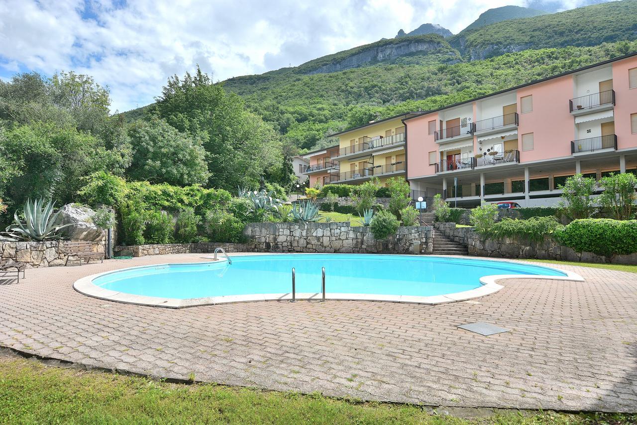 Residenza Candor With Pool Malcesine Bagian luar foto