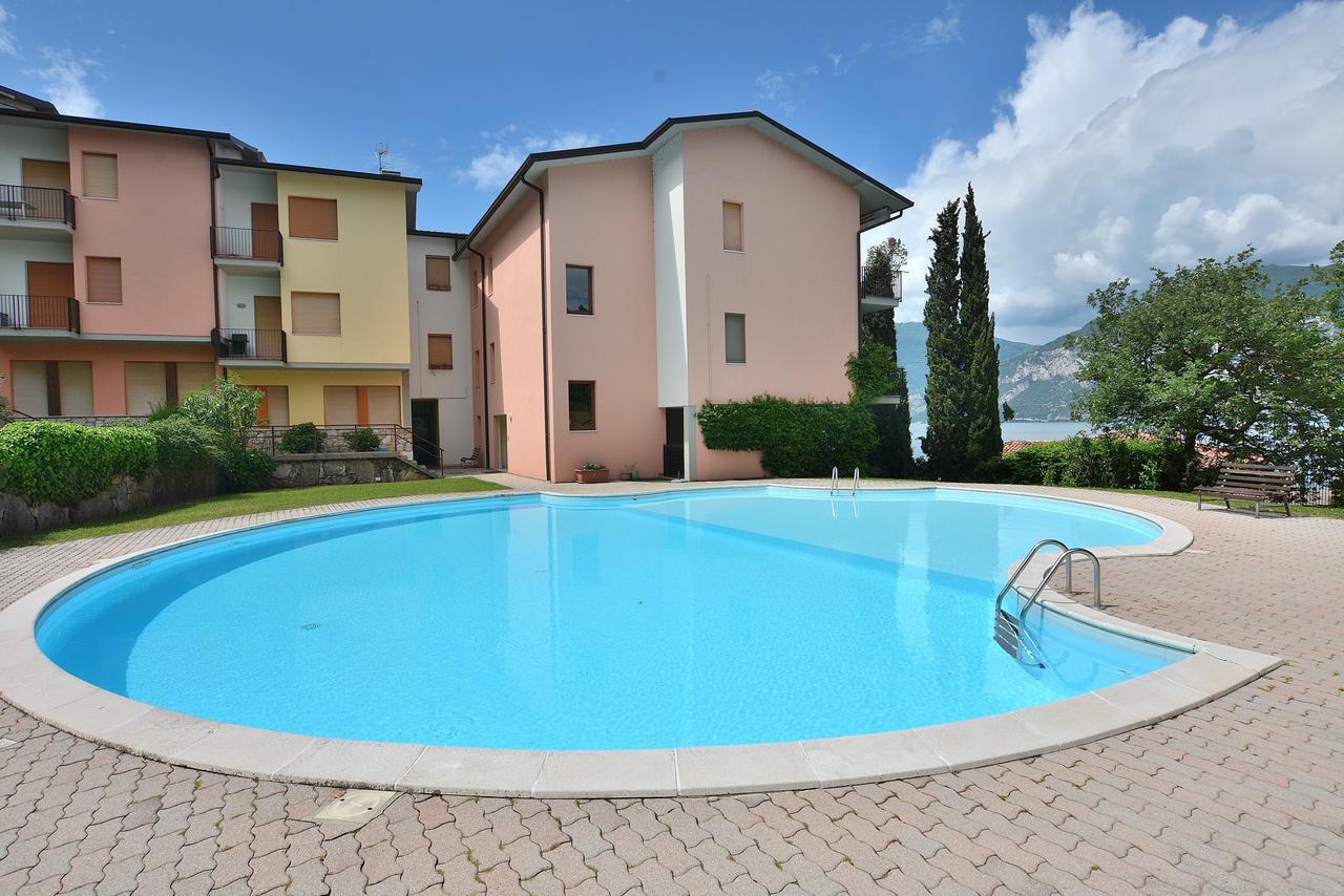 Residenza Candor With Pool Malcesine Bagian luar foto